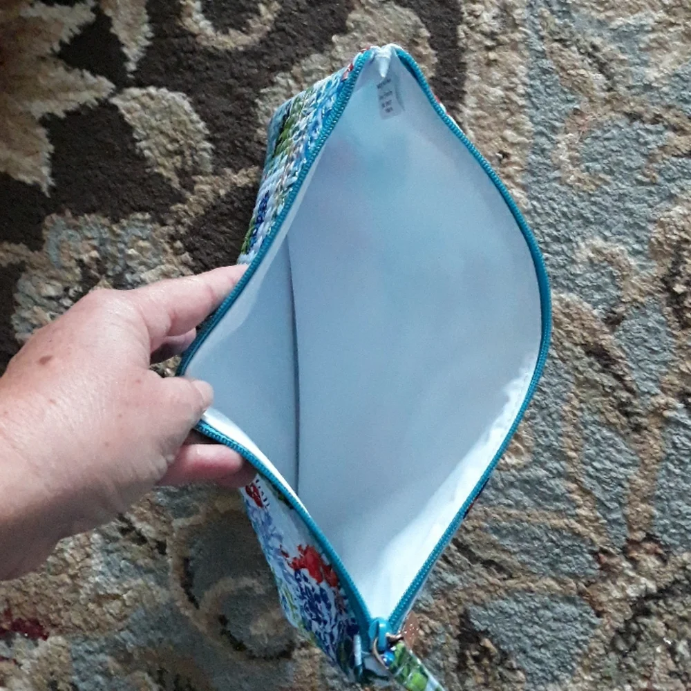 7x*Host Pick*Vera Bradley adorable wristlet - Picture 10 of 16